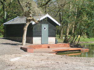 Parkhuisje met vlonder zonder begroeiing