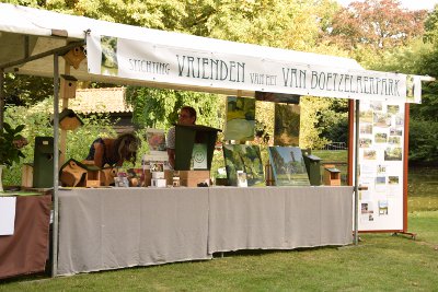 stand vrienden tijdens kunstmarkt 2016