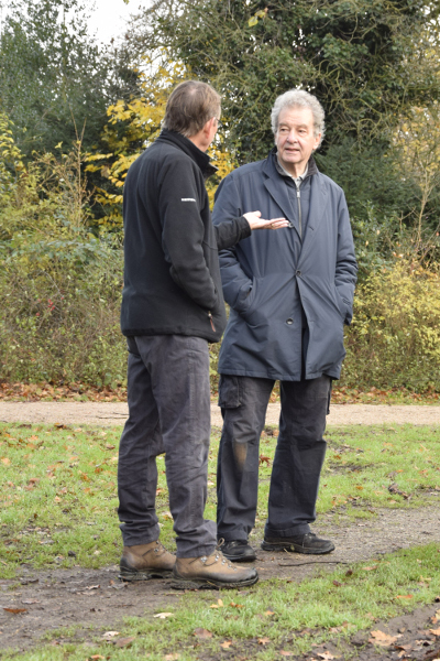 Rondleiding wethouder in het park